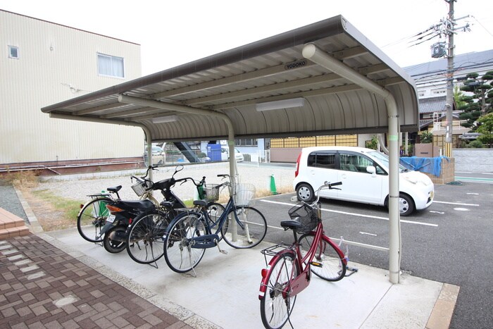 物件外観写真4　(駐輪場)