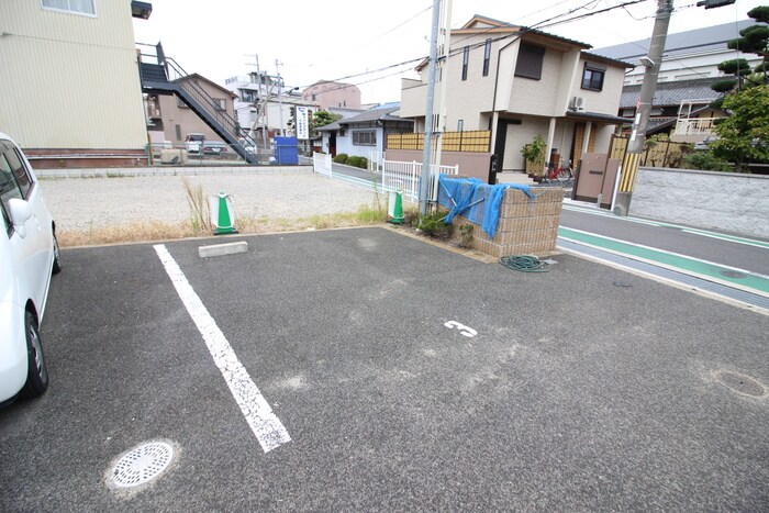 物件外観写真5　(駐車場)