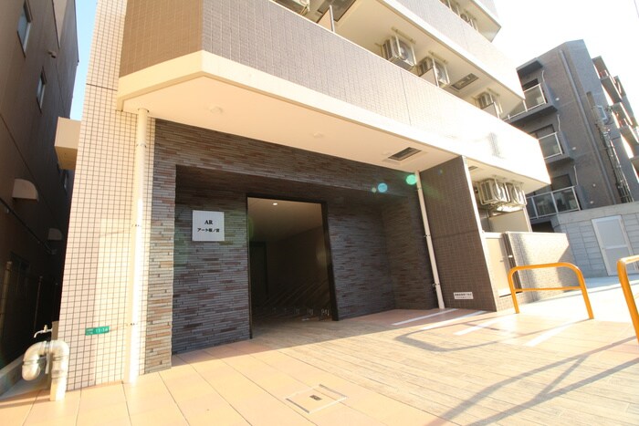 物件外観写真2　(エントランス部分)