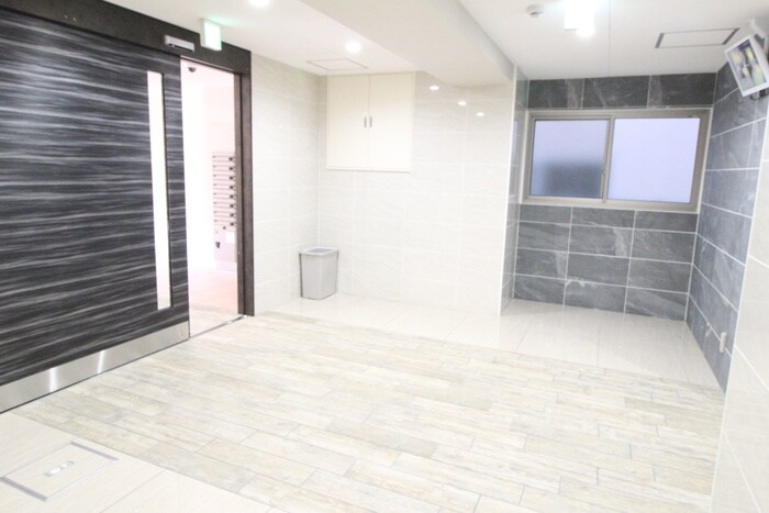 物件外観写真5　(エントランス部分)