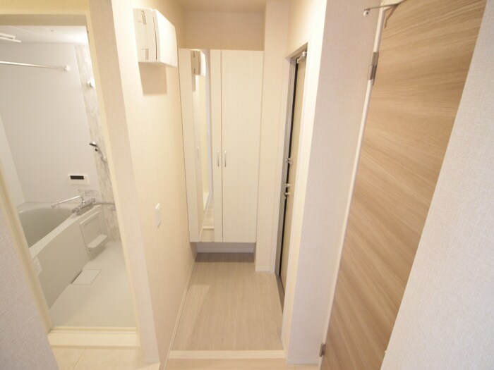 物件内観写真13　(玄関)