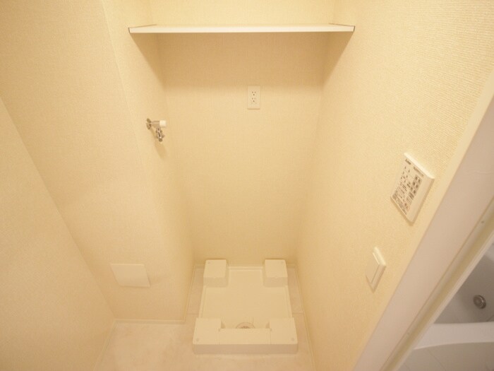 物件内観写真16　(洗濯機置場)