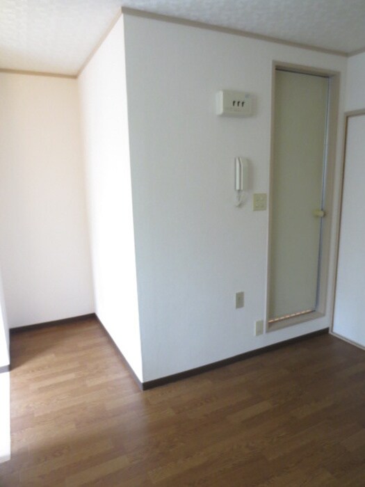 物件内観写真12　(廊下)