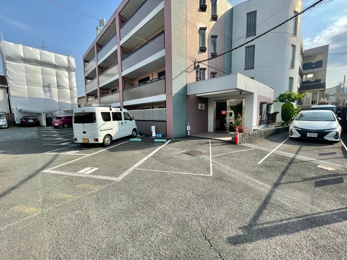 物件外観写真5　(駐車場)