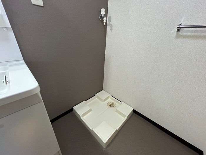 物件内観写真16　(洗濯機置場)