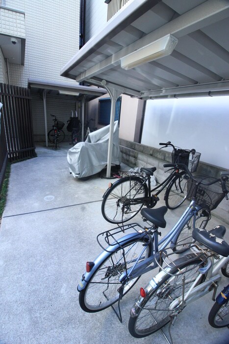 物件外観写真3　(駐輪場)