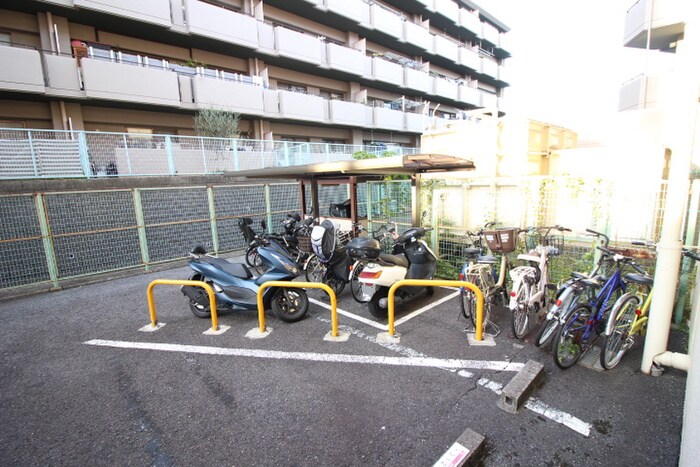 物件外観写真6　(駐輪場)