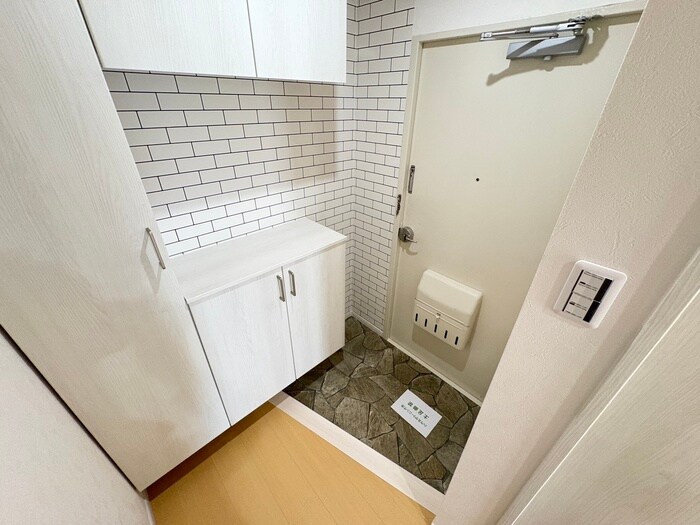 物件内観写真10　(玄関)