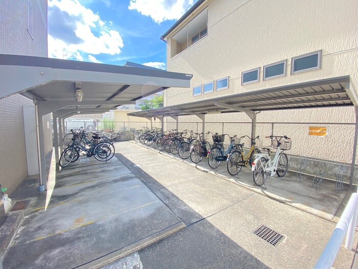 物件外観写真5　(駐輪場)