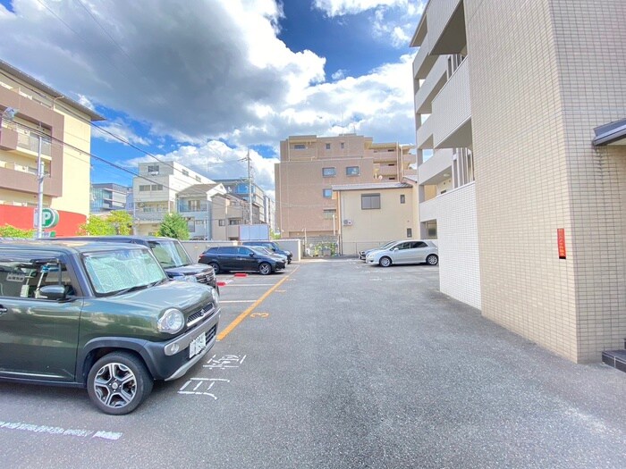 物件外観写真6　(駐車場)