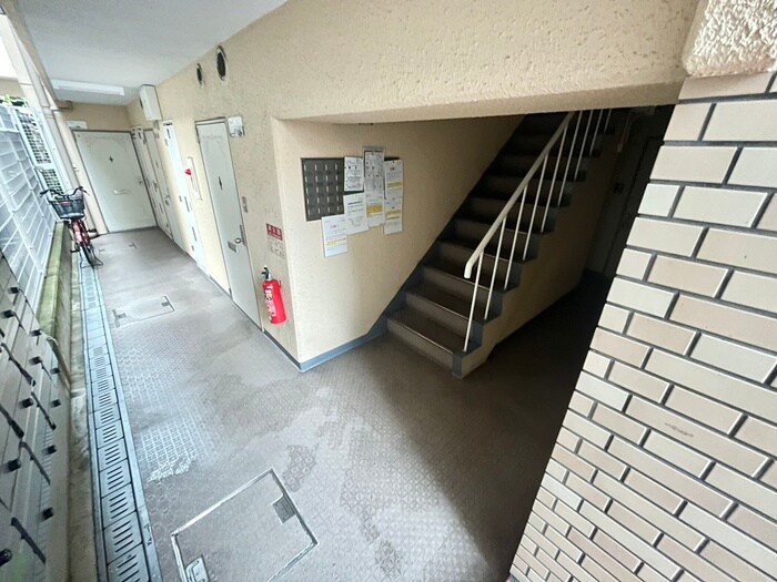 物件外観写真5　(エントランス部分)