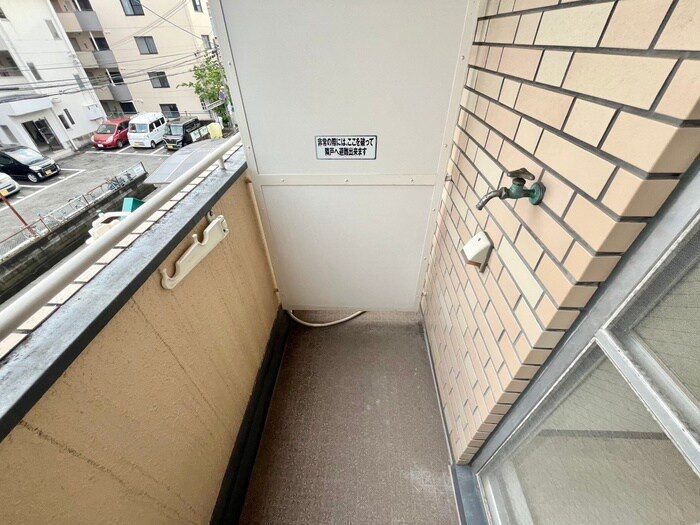 物件内観写真15　(洗濯機置場)