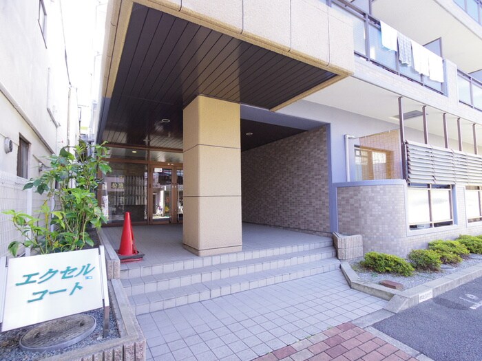 物件外観写真4　(エントランス部分)