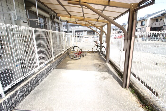 物件外観写真4　(駐輪場)