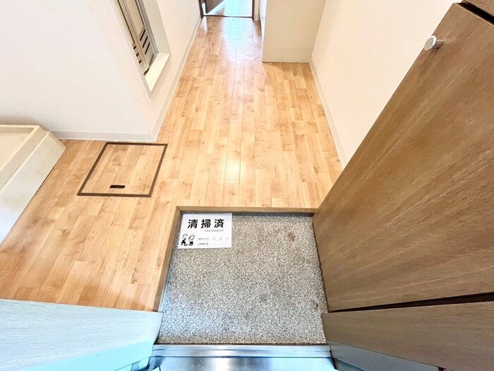 物件内観写真10　(玄関)