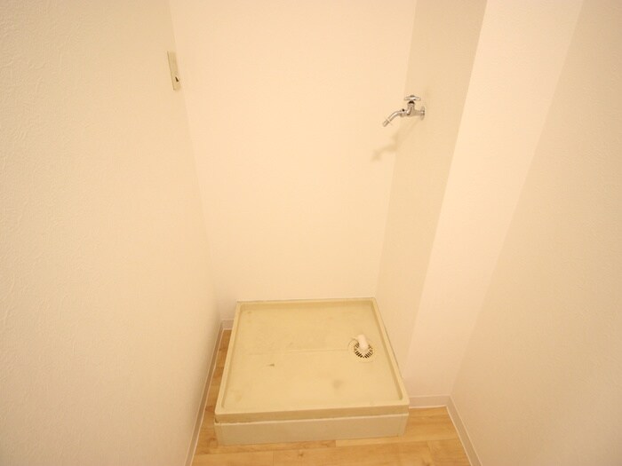 物件内観写真11　(洗濯機置場)