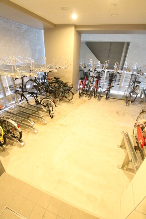 物件外観写真6　(駐輪場)