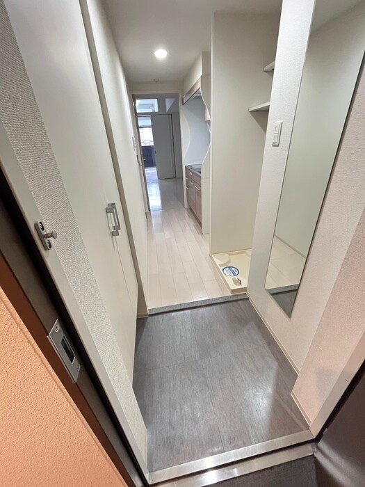 物件内観写真16　(玄関)