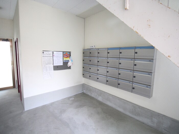 物件外観写真5　(エントランス部分)