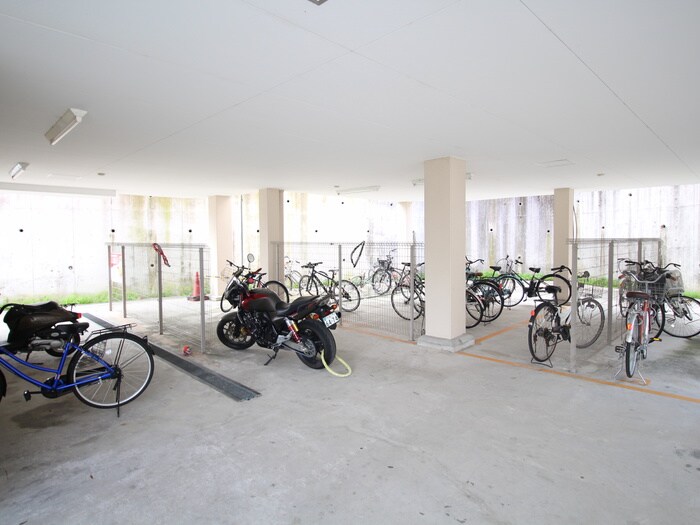 物件外観写真6　(駐輪場)