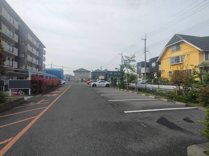 物件外観写真2　(駐車場)