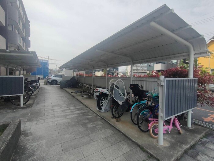 物件外観写真3　(駐輪場)