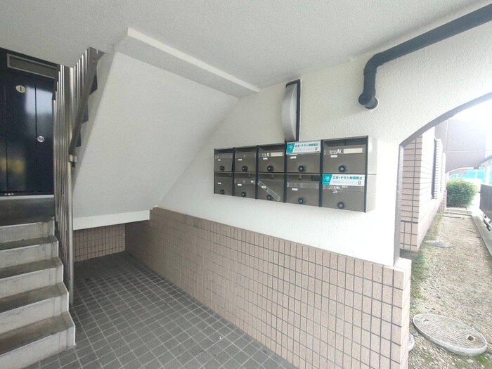 物件外観写真4　(エントランス部分)