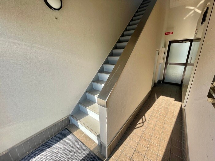 物件外観写真4　(エントランス部分)