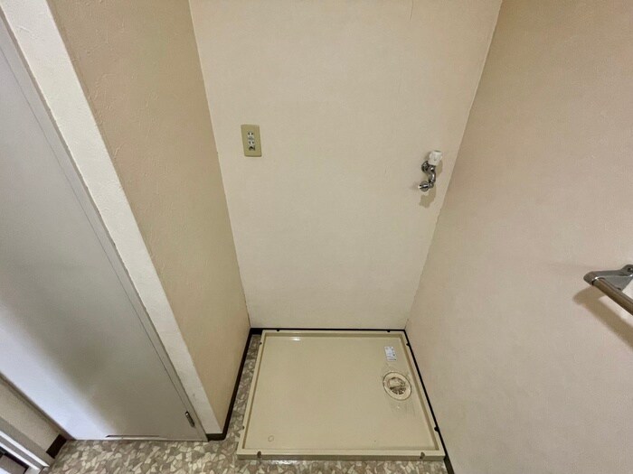 物件内観写真15　(洗濯機置場)