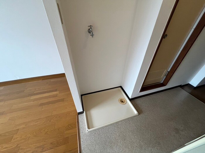 物件内観写真14　(洗濯機置場)