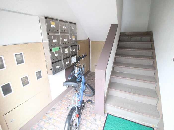 物件外観写真3　(エントランス部分)