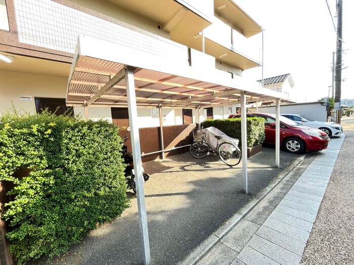 物件外観写真4　(駐輪場)