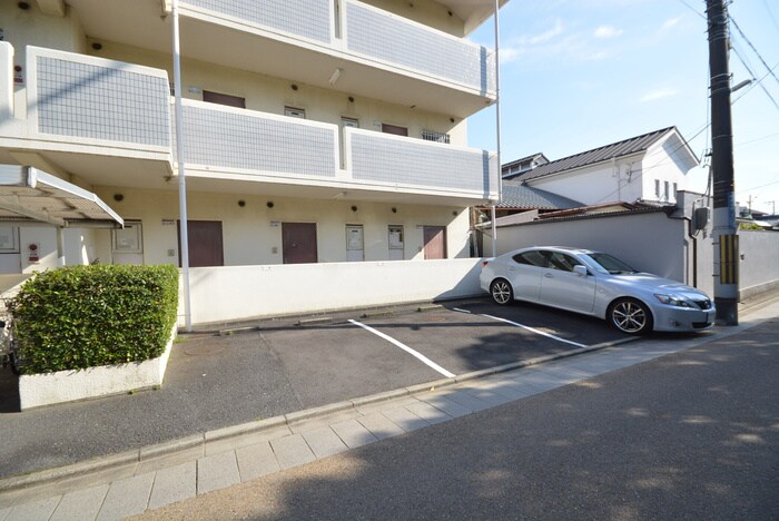 物件外観写真5　(駐車場)