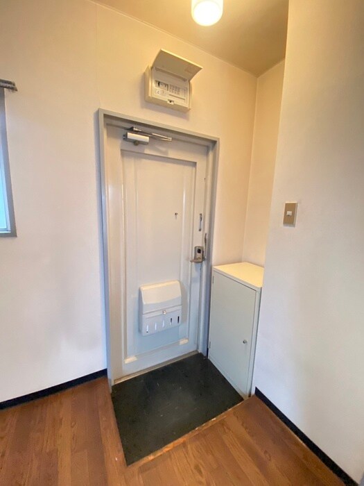 物件内観写真16　(玄関)