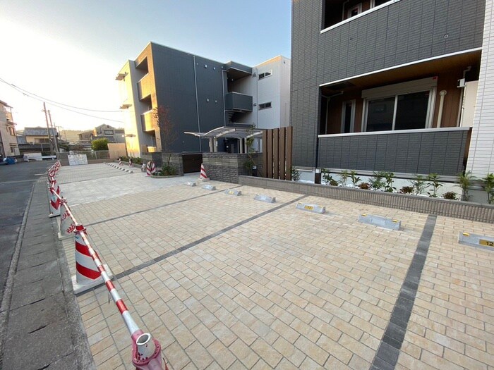 物件外観写真3　(駐車場)