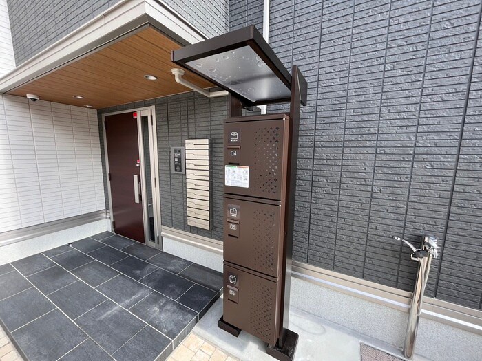 物件外観写真6　(エントランス部分)