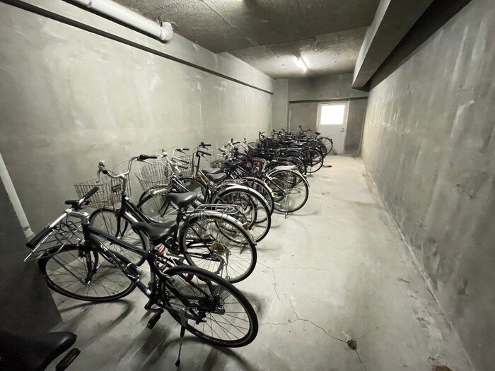 物件外観写真5　(駐輪場)