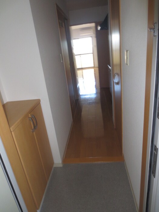 物件内観写真13　(玄関)