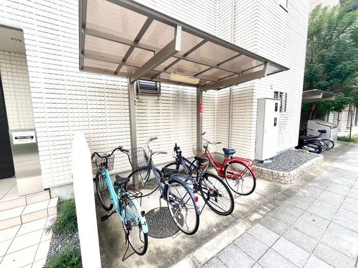 物件外観写真4　(駐輪場)