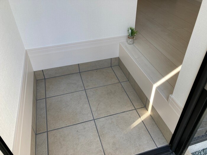 物件内観写真17　(玄関)