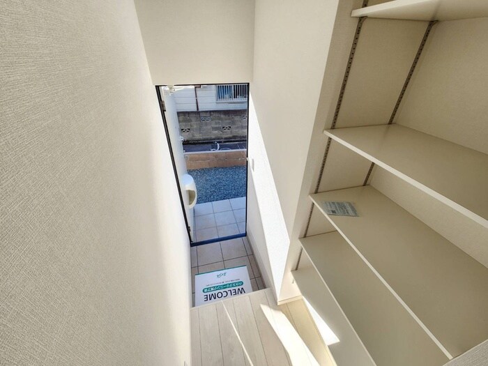 物件内観写真17　(玄関)