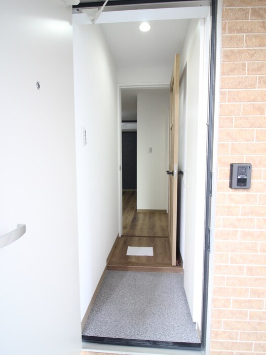 物件内観写真9　(玄関)