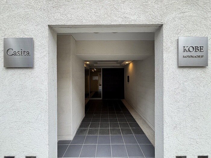 物件外観写真4　(エントランス部分)