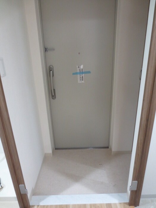 物件内観写真7　(玄関)