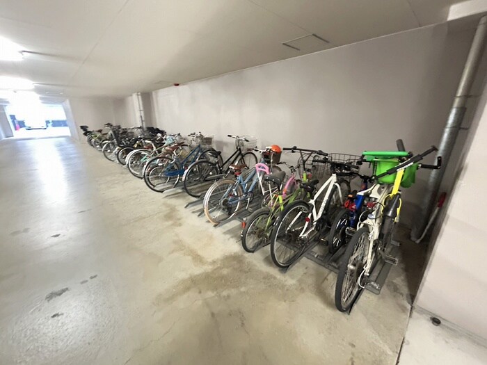 物件外観写真2　(駐輪場)