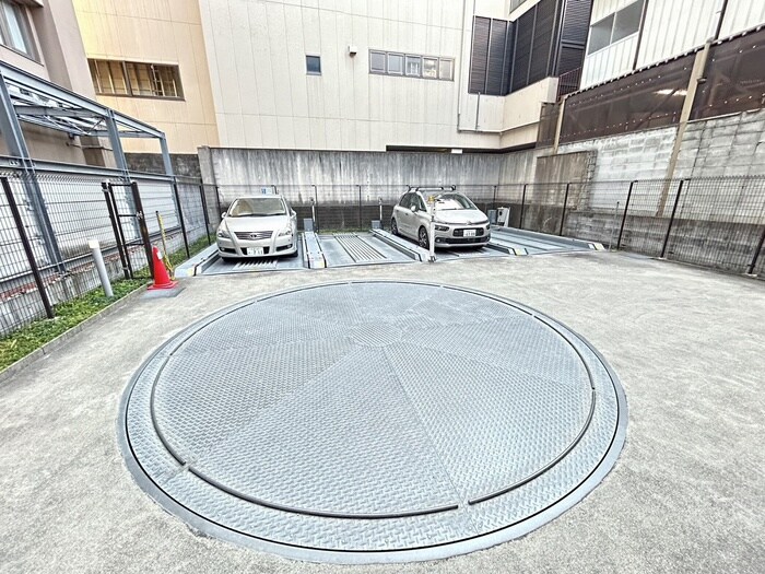 物件外観写真4　(駐車場)