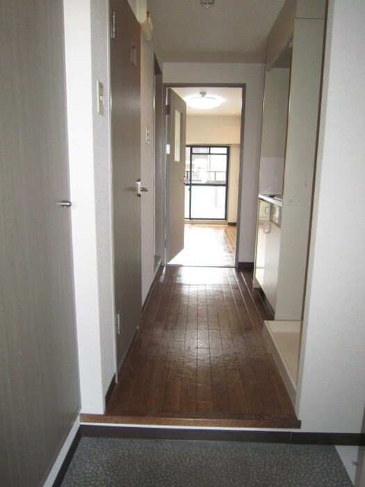 物件内観写真7　(玄関)