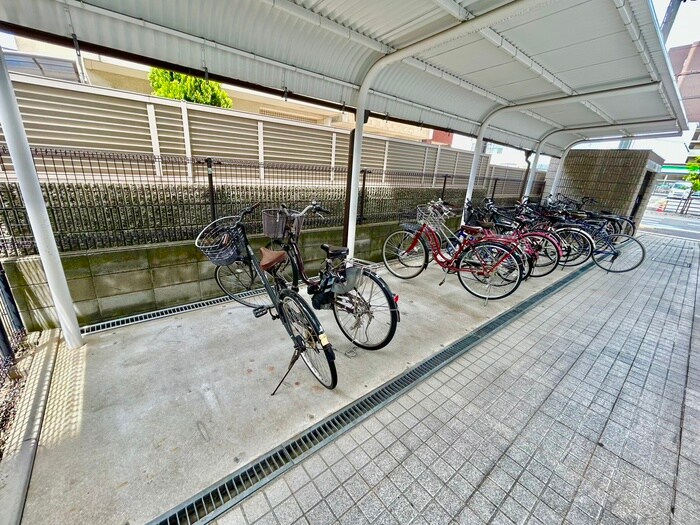 物件外観写真4　(駐輪場)
