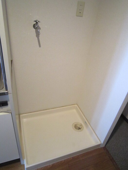 物件内観写真13　(洗濯機置場)