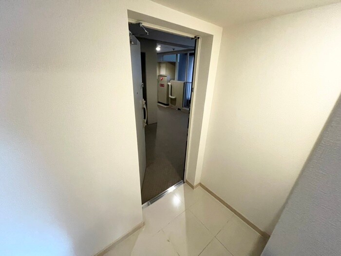 物件内観写真7　(玄関)